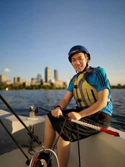 MIT的博士生，也就是我助研项目的小老板，带我在查尔斯河上玩帆船